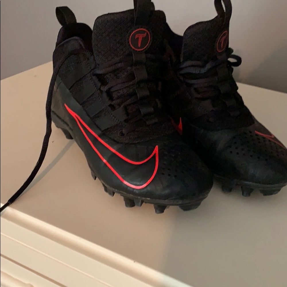 Boys 5.5 Nike Lacrosse cleats